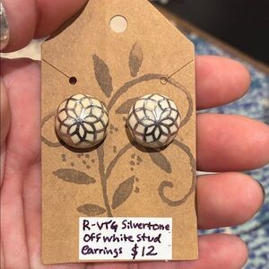 Off-White Floral Round Stud Earrings